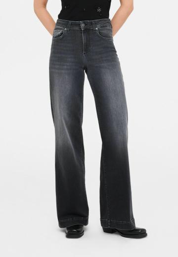 Клешеные джинсы