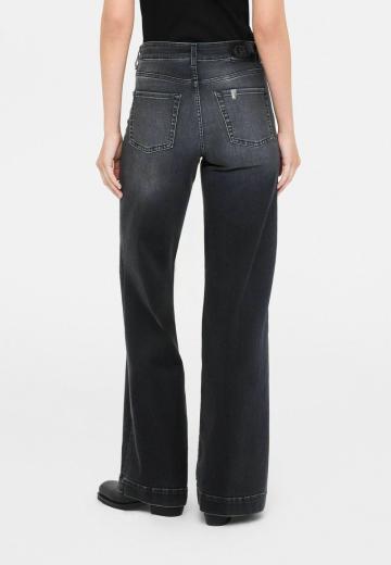 Клешеные джинсы