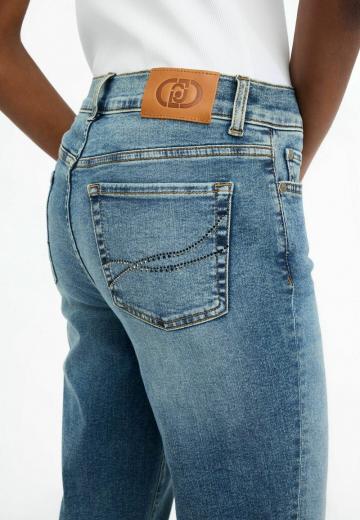 Короткие джинсы