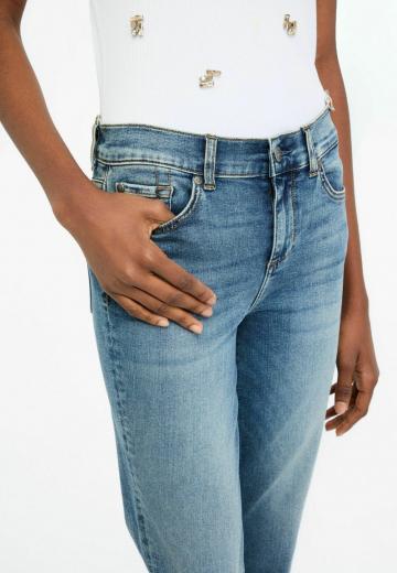 Короткие джинсы