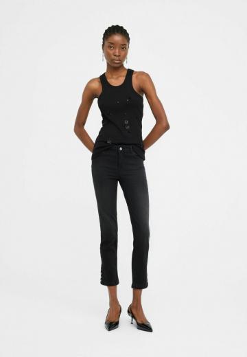 Короткие джинсы