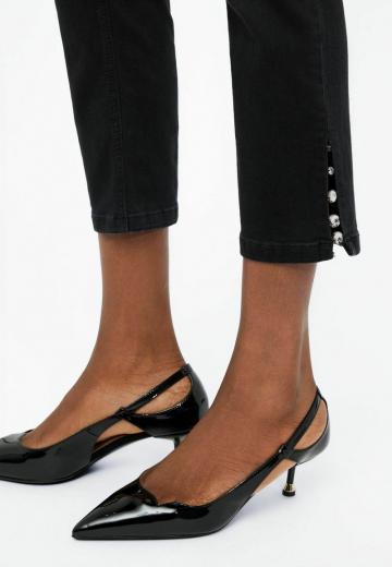 Короткие джинсы