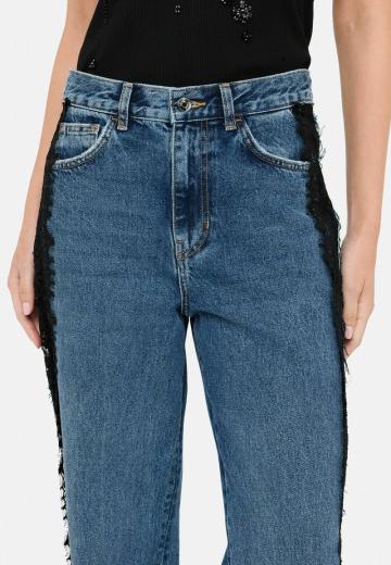 Прямые джинсы
