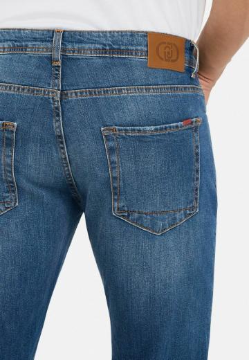 Узкие джинсы