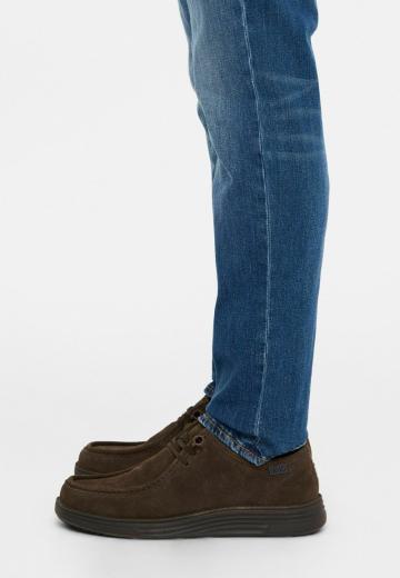 Узкие джинсы