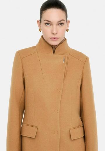 Короткое пальто