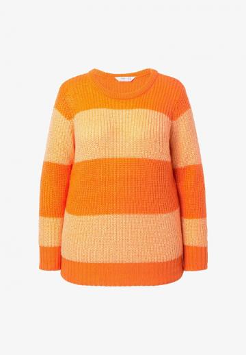 Пуловер в полоску