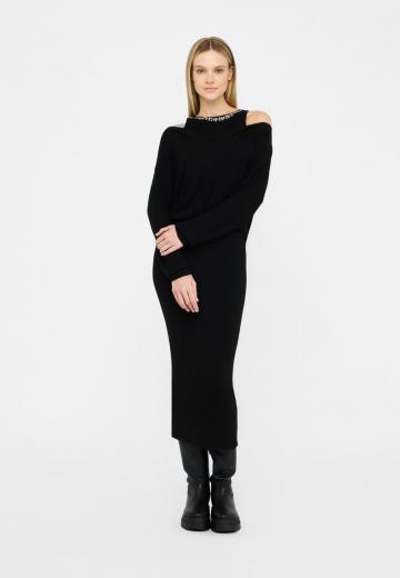 Вязаное платье