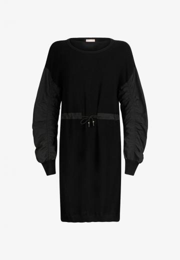 Вязаное платье