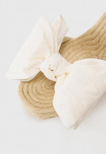 Босоножки на танкетке