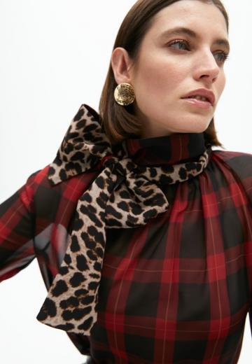 Атласная блузка