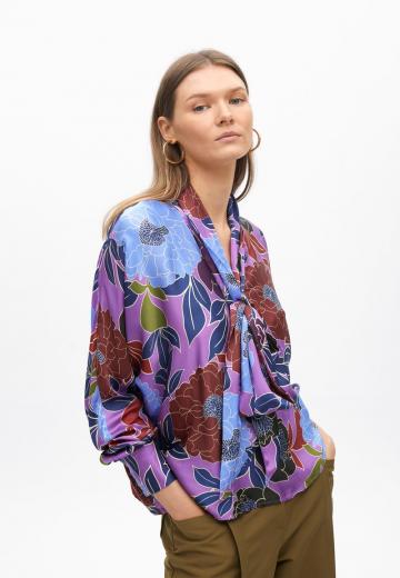 Атласная блузка