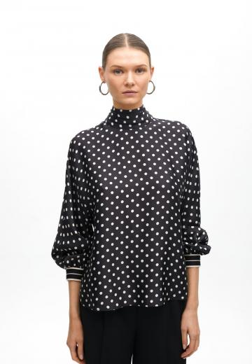 Атласная блузка
