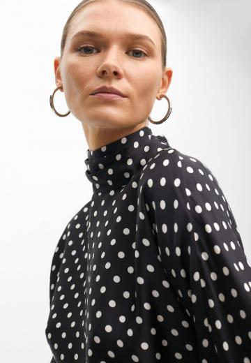 Атласная блузка