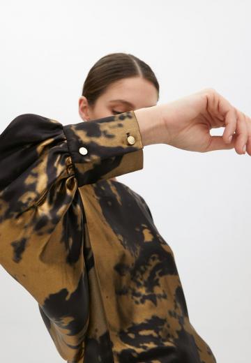 Атласная блузка