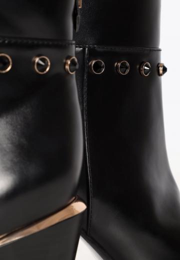 Полусапожки на высоком каблуке