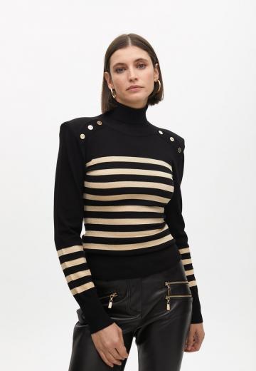 Пуловер с вырезом V