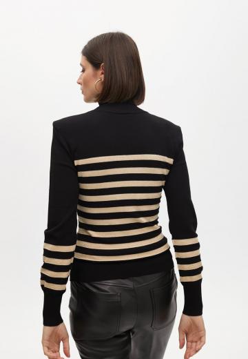 Пуловер с вырезом V