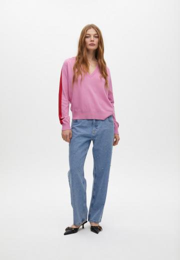 Пуловер с вырезом V