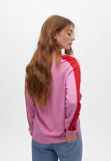 Пуловер с вырезом V