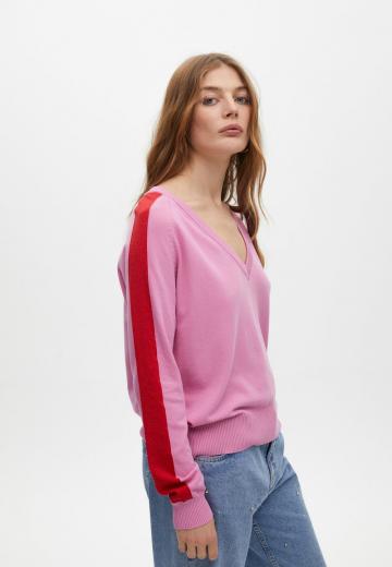 Пуловер с вырезом V
