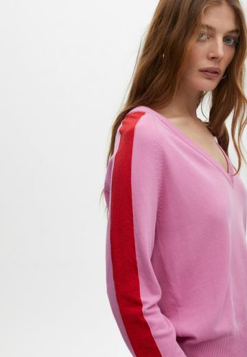 Пуловер с вырезом V