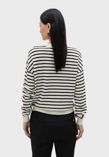 Пуловер в полоску