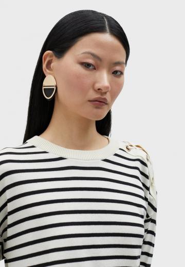 Пуловер в полоску