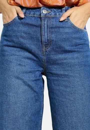 Клешеные джинсы