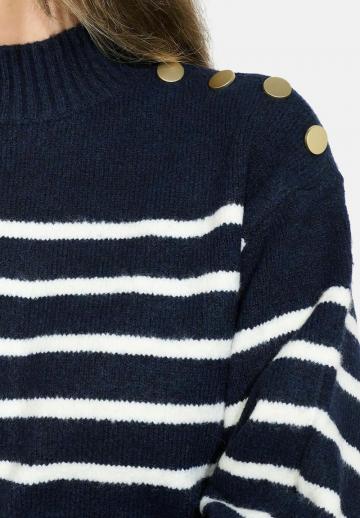 Пуловер в полоску