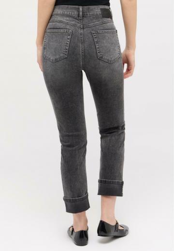 Короткие джинсы