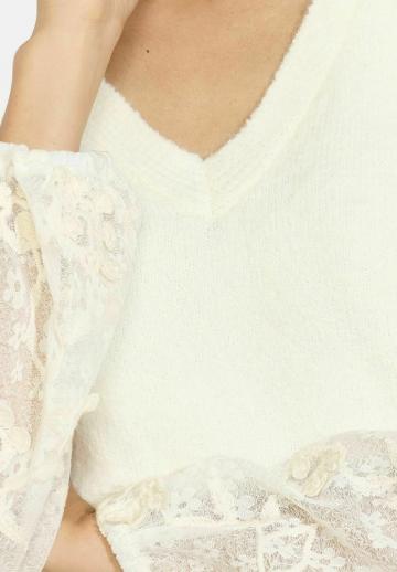 Пуловер с вырезом V