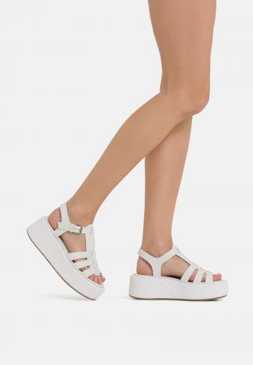 Босоножки на танкетке