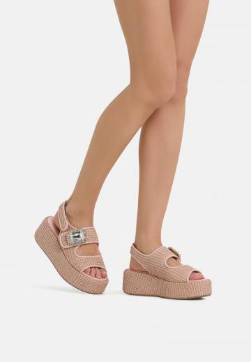 Босоножки на танкетке