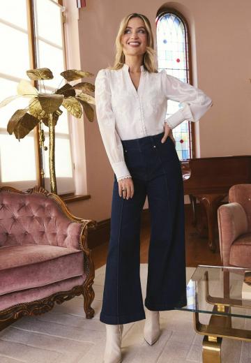 Клешеные джинсы