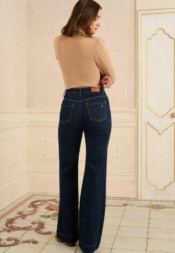 Клешеные джинсы