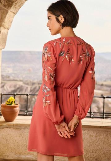 Короткое платье