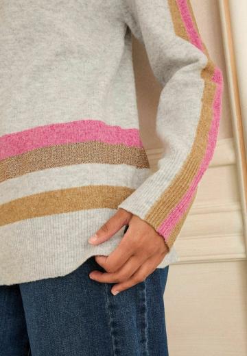 Пуловер в полоску