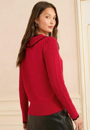 Пуловер с вырезом V