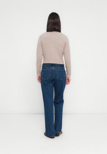 Прямые джинсы