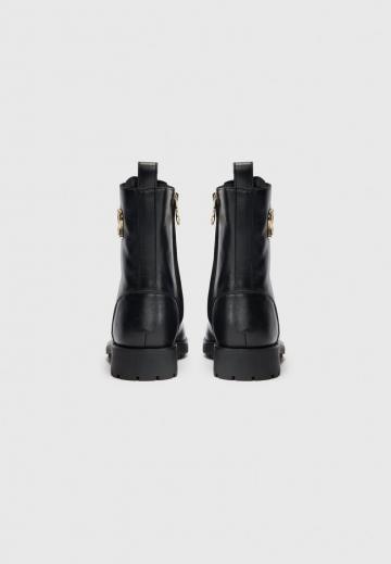 Ботинки на шнуровке