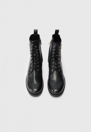 Ботинки на шнуровке