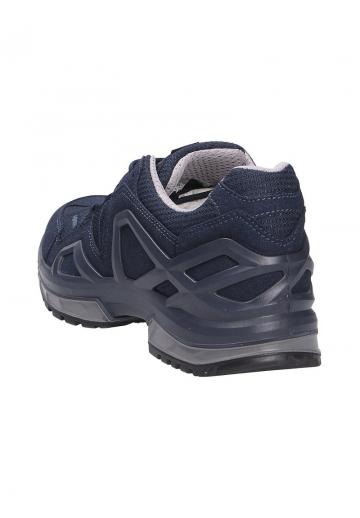 Походные кроссовки