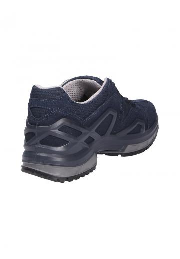 Походные кроссовки