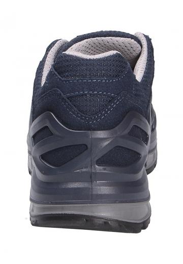 Походные кроссовки