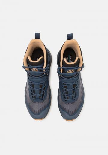 Походные ботинки