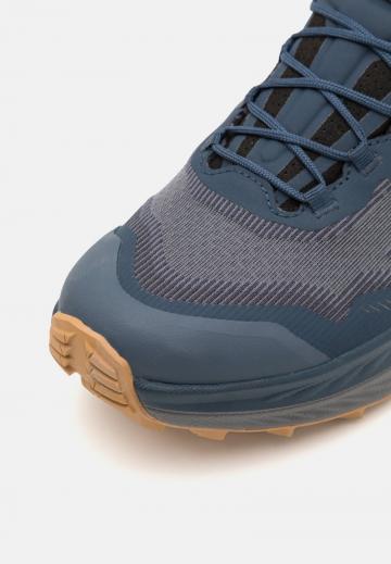 Походные ботинки