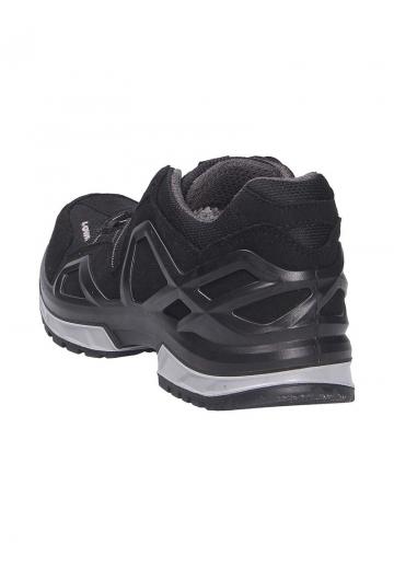 Походные кроссовки