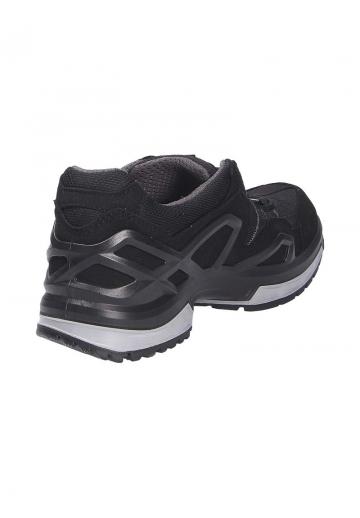 Походные кроссовки