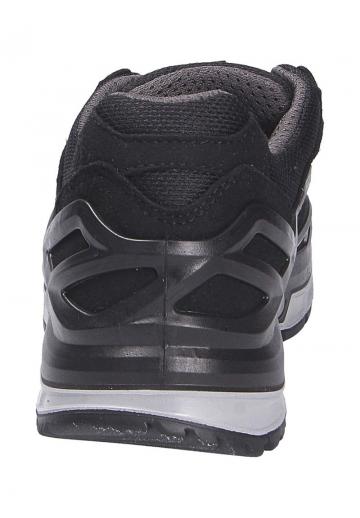 Походные кроссовки